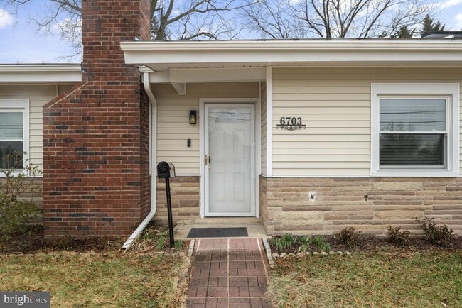 Building Photo - 6703 Cimarron St