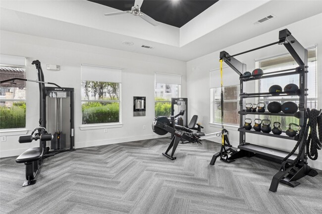 Building Photo - 14807 Woodland Hills Dr