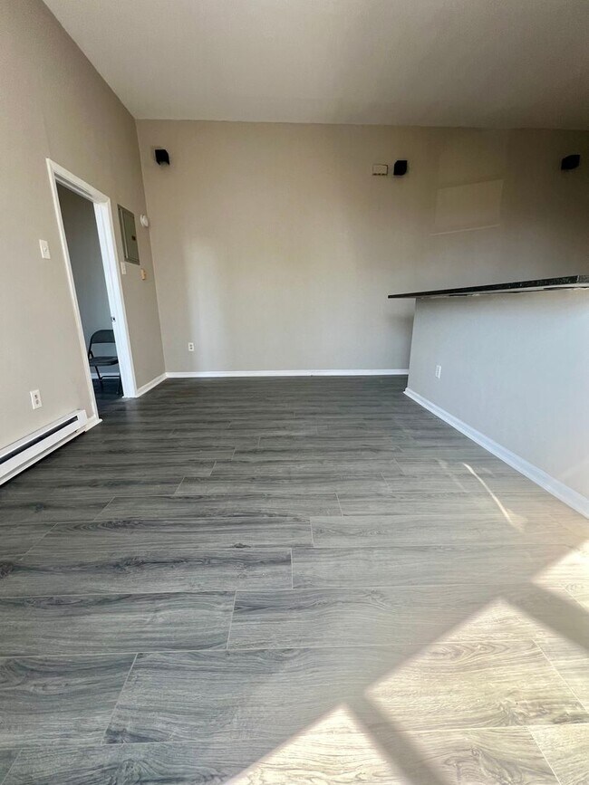 Building Photo - 2419 S 62nd St