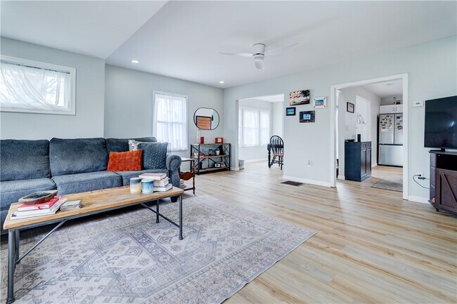 Foto del edificio - 523 Elmgrove Rd