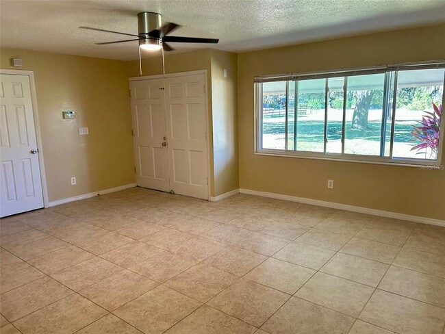 Foto del edificio - 1567 Brooks Ln