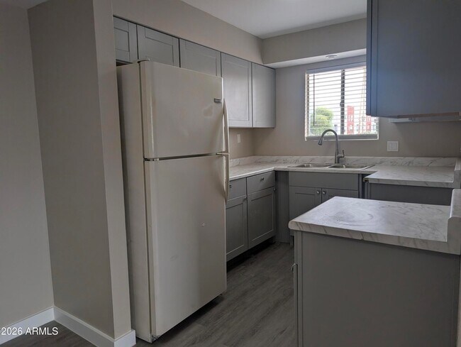 Foto del edificio - 4714 E Belleview St
