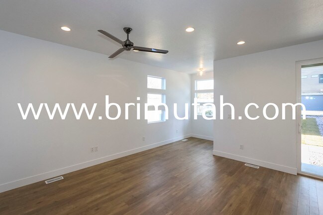 Building Photo - 9188 S Holiday Bowl Ct