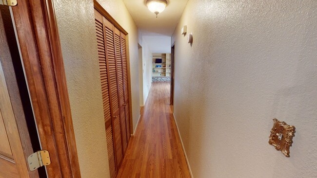 Building Photo - Newly remodeled 3 bedrooms, 2 bath home
