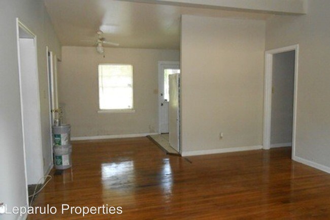 Building Photo - 4 br, 2 bath Apartment - 1670 Sharkey Street