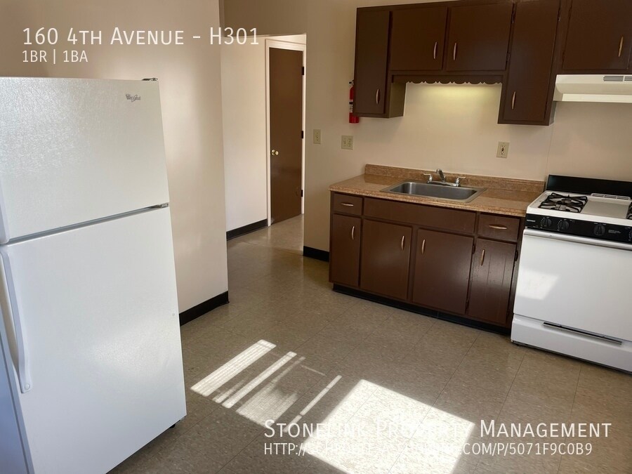Primary Photo - 160 4th Avenue