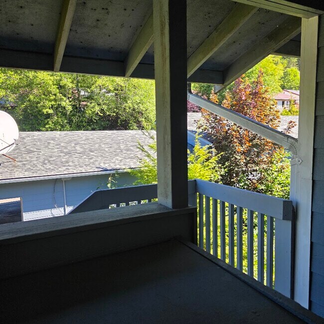 Foto del edificio - 930 Carlanna Lake Rd