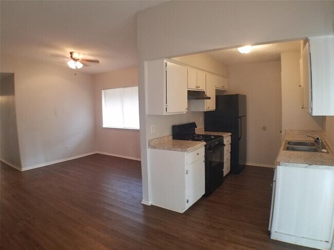 Building Photo - 6715 Sandshof Dr