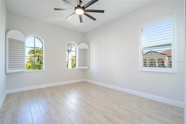 Building Photo - 15106 Canoe Pl