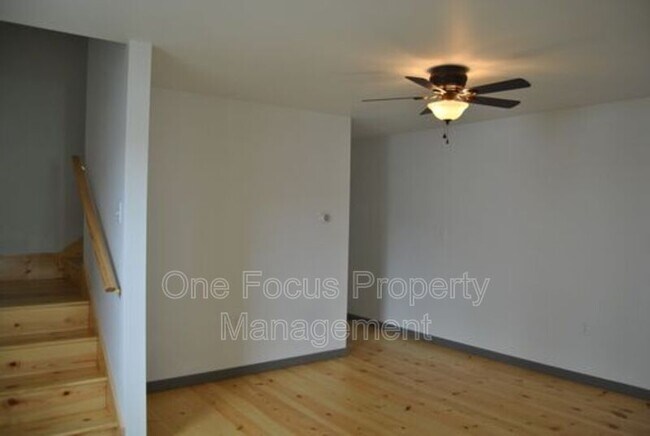 Foto del edificio - 527 W Church St