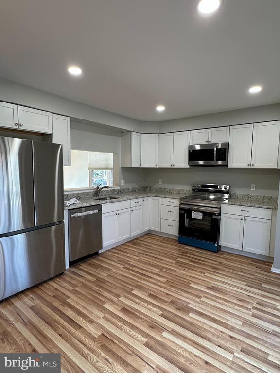 Foto del edificio - 4031 Forest Valley Rd