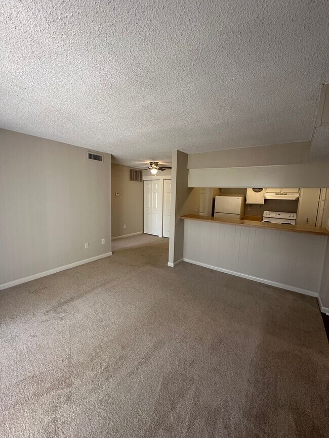 Foto del edificio - 2BD/2BA Condo located on the Germantown/Me...
