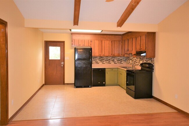 Building Photo - Cotswold Duplex