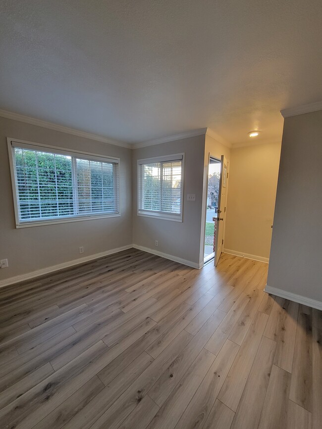 Foto del edificio - 7420 Saint Philomena Way