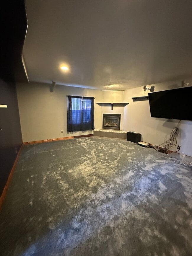 Building Photo - Charming home