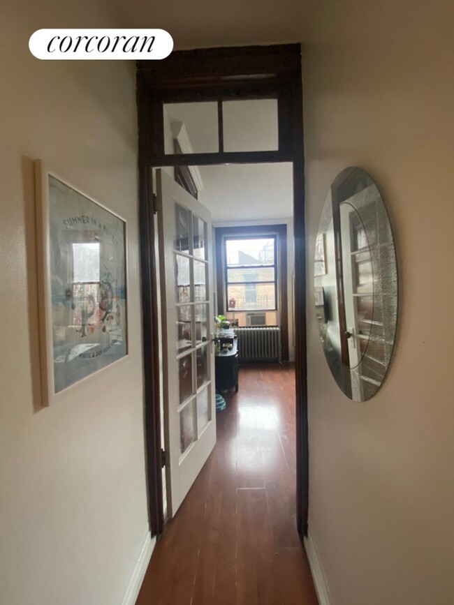 Foto del edificio - 217 E 83rd St
