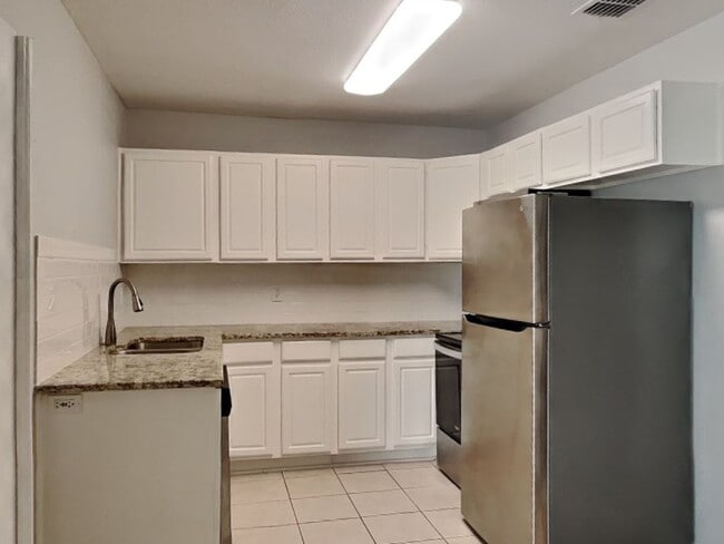 Building Photo - Coming Soon! 4BR/3BA | Newly Renovated Single Family Home | Fenced  yard | In Grand Prairie!