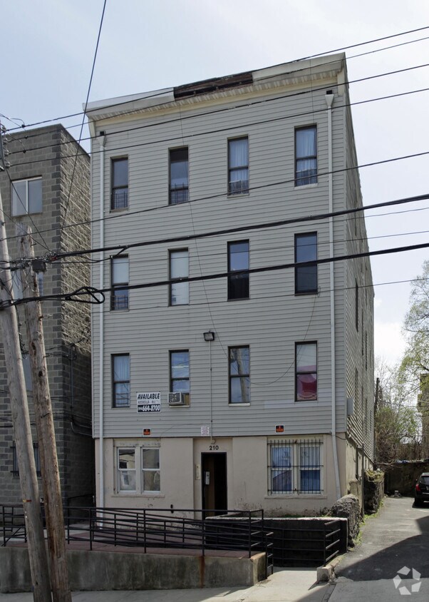 Foto principal - 210 Washington St
