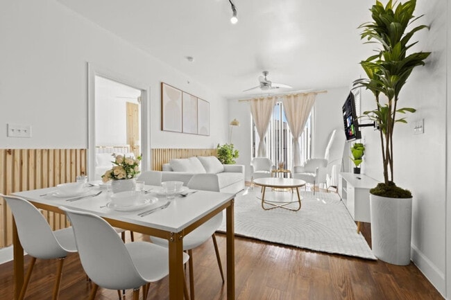 Foto del edificio - 5250 Town and Country Blvd