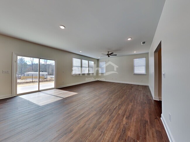 Foto del edificio - 5253 Blue Mountain Drive