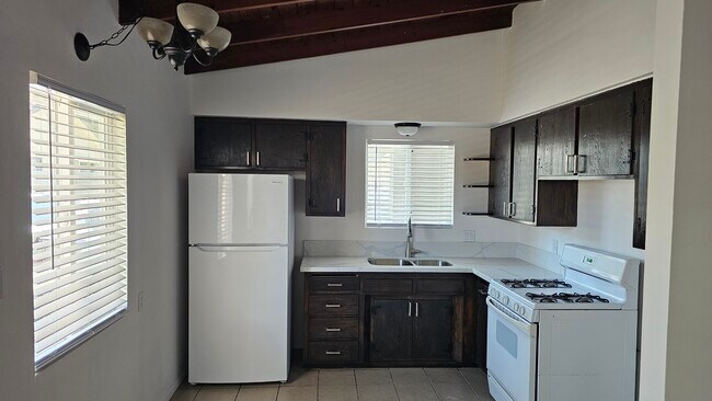 Foto del edificio - 44832 Gadsden Ave