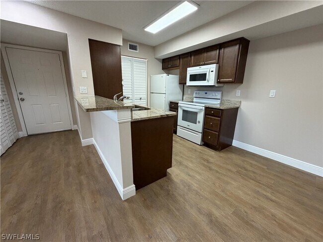 Foto del edificio - 2226 Arbour Walk Cir