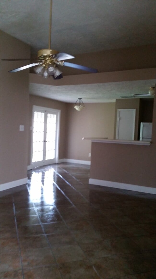 Building Photo - 17547 Pattiglen Dr