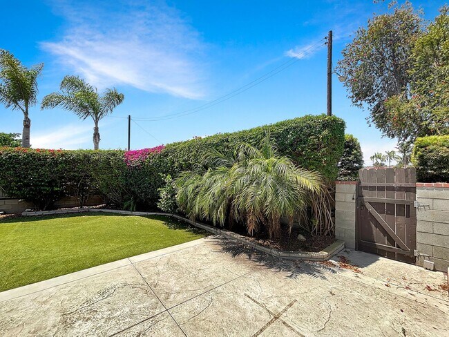 Foto del edificio - Beautiful 4BD/3BA House in Clairemont W/ A...