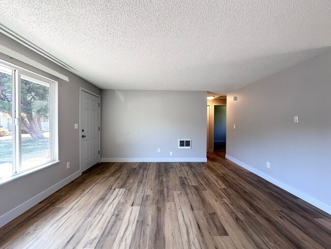 Building Photo - Wood Village 2 Bed 1 Bath Apartment!