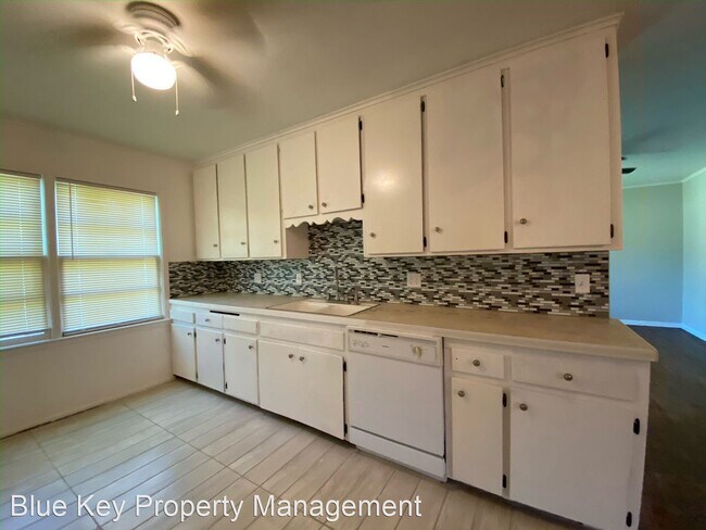 Foto del edificio - 3 br, 1 bath House - 182 W 49th Pl