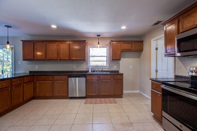 Building Photo - 12567 Crestwood Dr