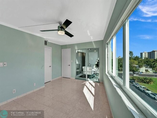 Building Photo - 720 Bayshore Dr