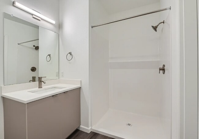 Foto del edificio - One Bed One Bath! 2 weeks FREE Rent! AC, Secure entry, and W/D in unit!