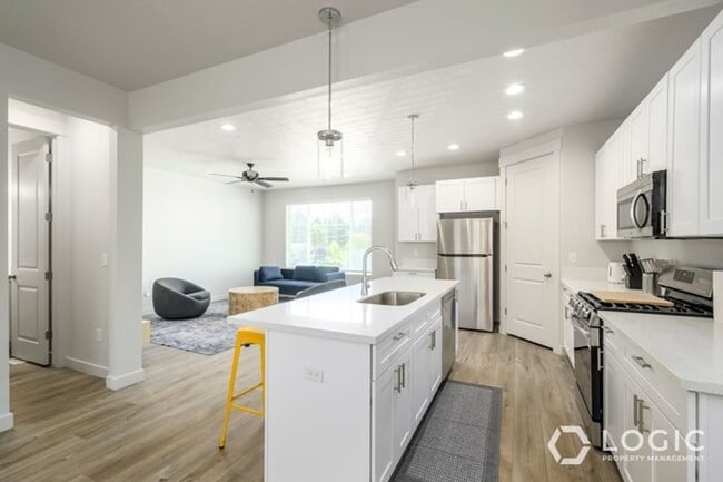 Building Photo - 688 E 500 S