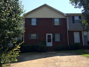 Building Photo - 5609 Woodgate Cir