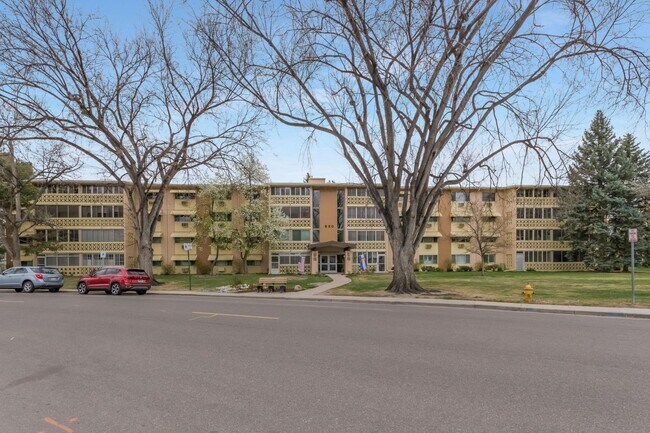 Foto del edificio - 650 S Clinton St
