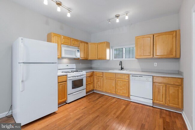 Building Photo - 1222 S 18th St