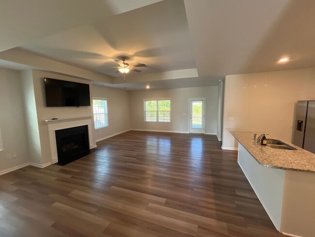 Building Photo - 5 Bedrooms in Parsons Mill!