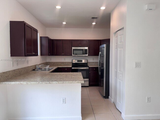 Foto del edificio - 3757 SE 2nd Dr