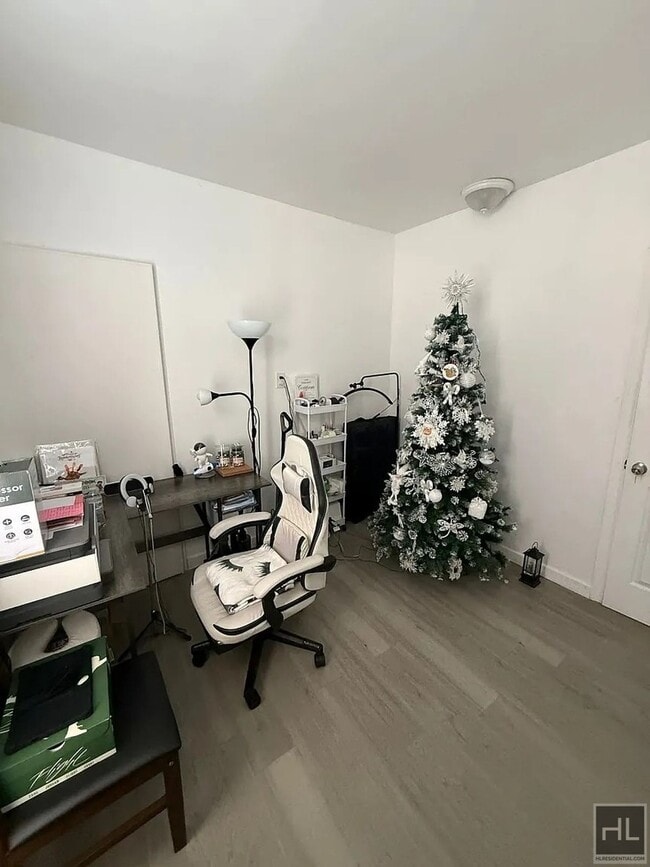 Building Photo - W 15th St