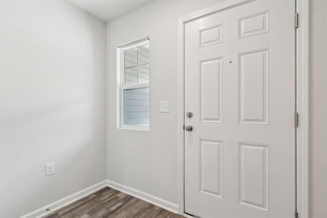 Building Photo - 45356 Red Brick Dr