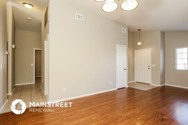 Foto del edificio - 7351 W Eugie Ave