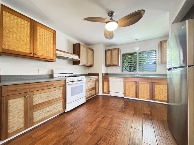 Building Photo - Small Pet Friendly Kailua Apartment with W...