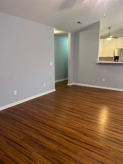 Foto del edificio - 132 Holly Tree Ln