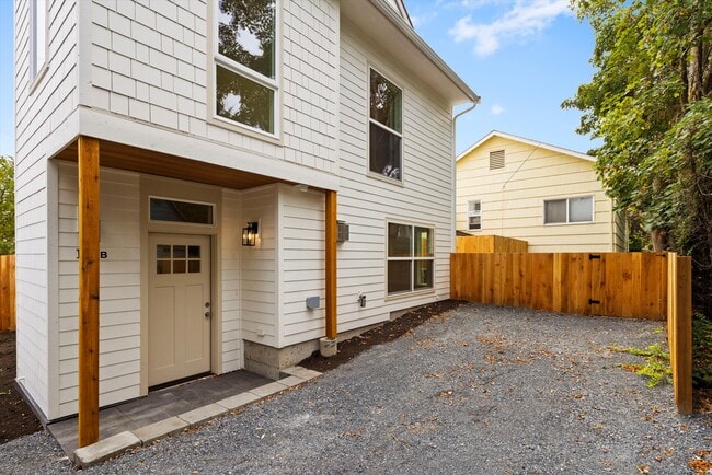 Building Photo - 142 N 82nd St