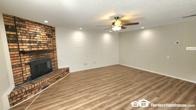 Foto del edificio - 7517 Oak Ridge Dr