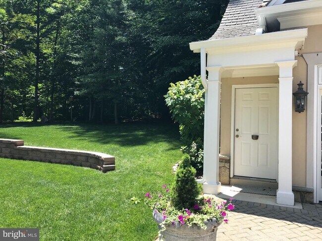 Foto del edificio - 6501 Curry Manor Ct