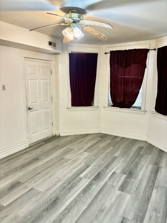 Building Photo - 1706 N Springfield Ave