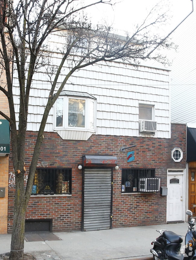 Building Photo - 187 Grand St