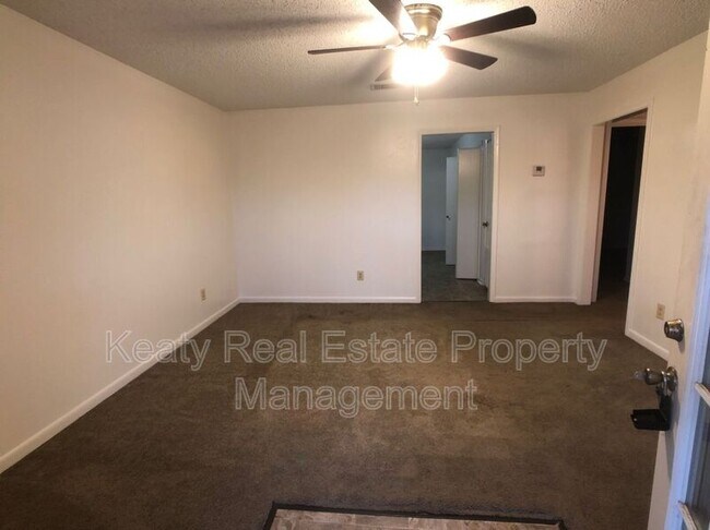 Foto del edificio - 102 Country Ln